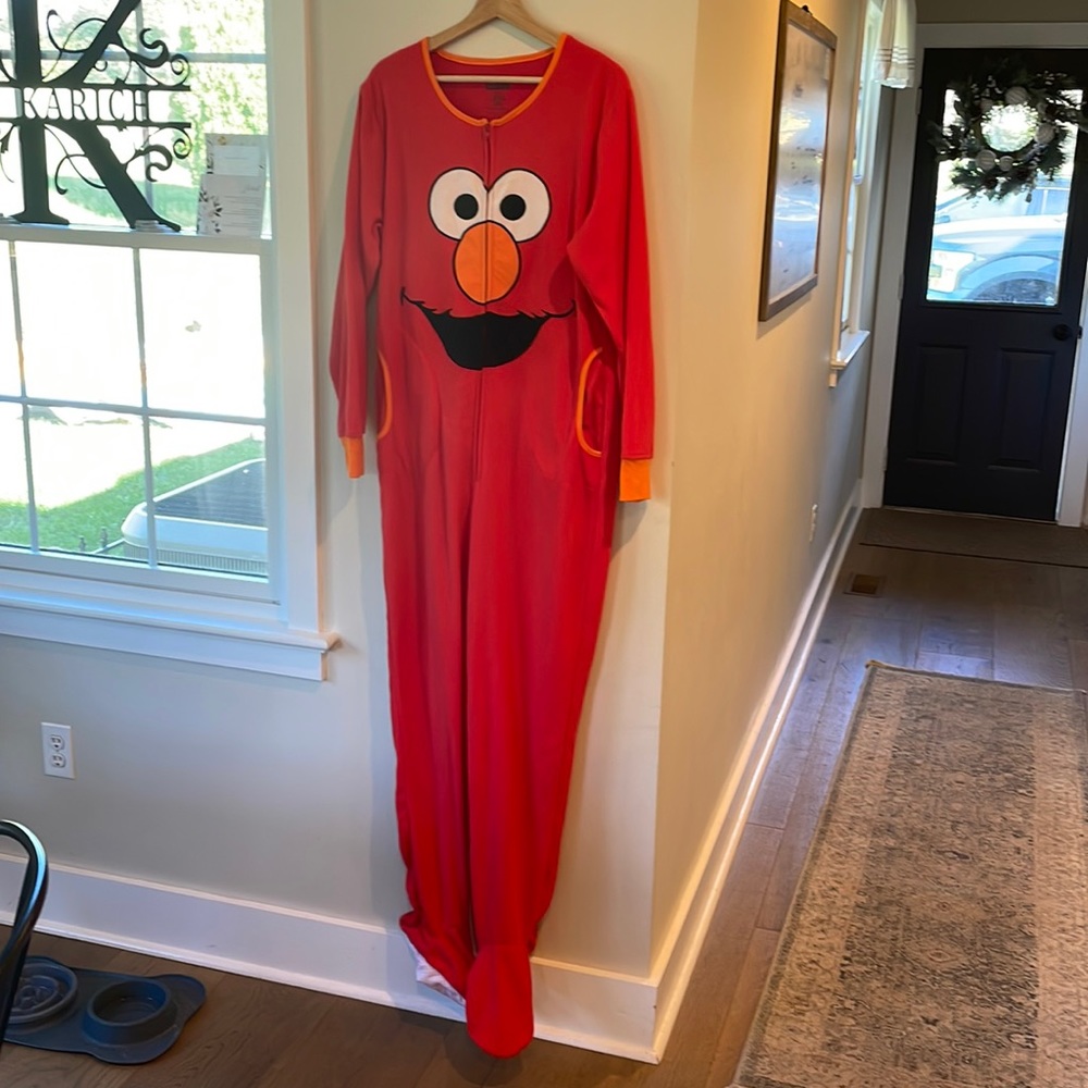 XL men’s Elmo pajamas
